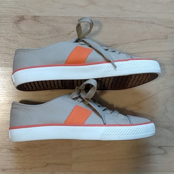 NWOT CHAPS Canvas Tan / Orange Sneakers 6.5 - Picture 2 of 7